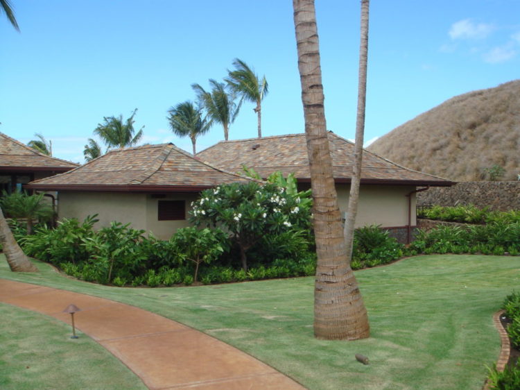 08-Lanikeha Side View Sidewalk & Rock Wall