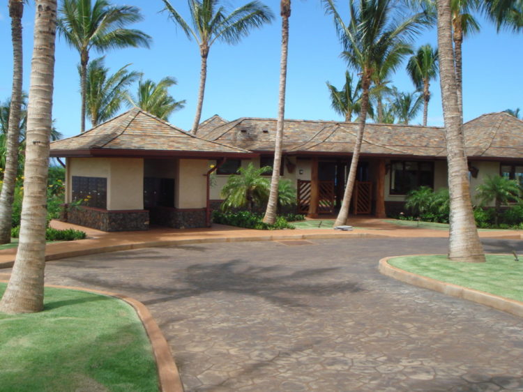 Lanikeha Driveway & Entry with Ohia Columns